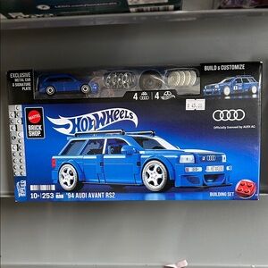 Hot Wheels Blue Audi Avant RS2 Building Set